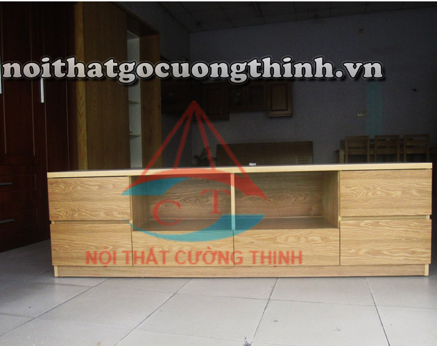 Mẫu kệ tivi gỗ mộc mạc nhưng khiến phòng khách sang trọng