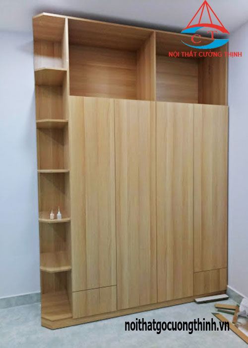 Tủ quần áo kết hợp kệ trang trí kịch trần gỗ Melamine đẹp