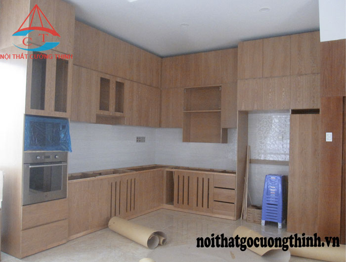 Tủ bếp gỗ công nghiệp Veneer Sồi hiện đại
