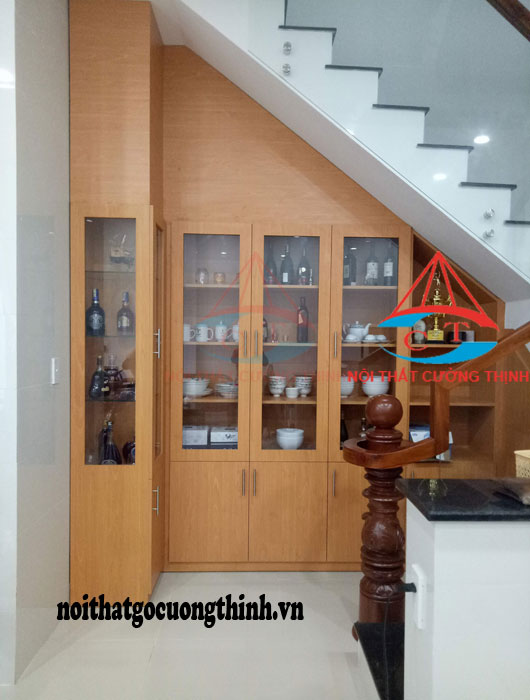 Tủ rượu âm tường đẹp gầm cầu thang đóng theo yêu cầu