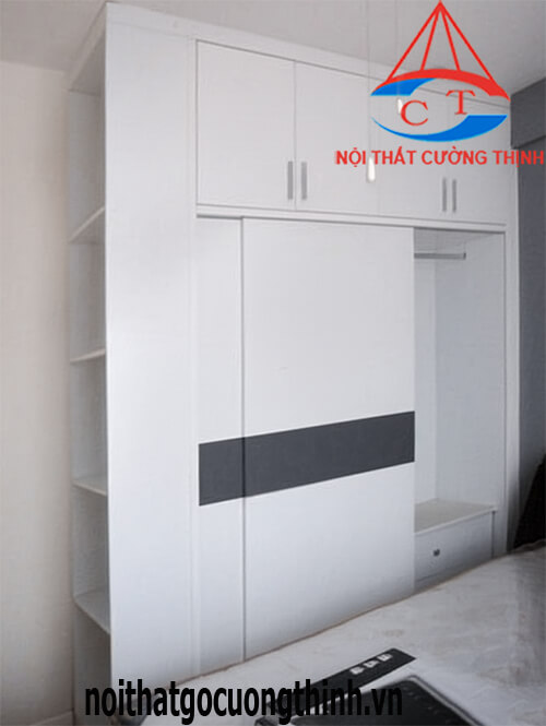 Mẫu tủ quần áo cửa trượt đẹp sát trần hiên đại có ô trang trí bên hông