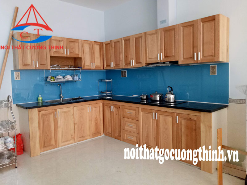 Đóng đồ gỗ chuyên nghiệp tại Quận Thủ Đức với mẫu tủ bếp gỗ Sồi tự nhiên đẹp
