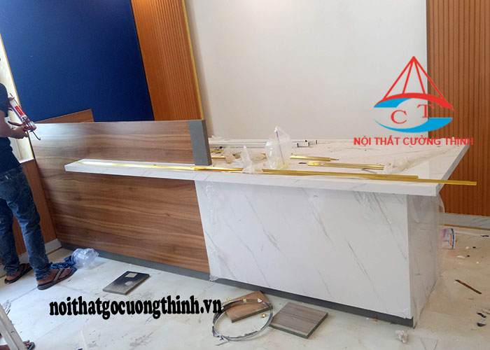 Quầy lễ tân gỗ công nghiệp MDF lõi xanh chống ẩm mẫu mới đẹp