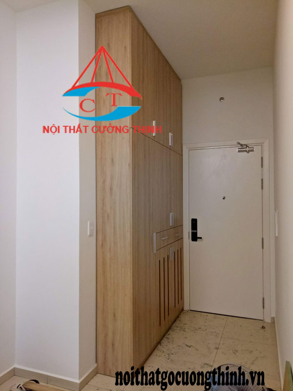 Tủ phòng khách tích hợp tủ để giày dép lắp đặt ở Quận 9