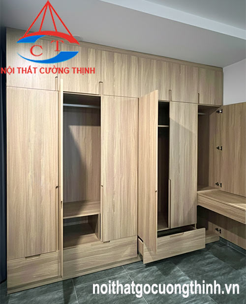 Tủ quần áo kịch trần kết hợp bàn trang điểm gỗ công nghiệp hiện đại