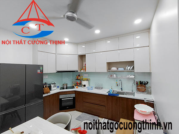 Tủ bếp Acrylic kịch trần chữ L tiện ích