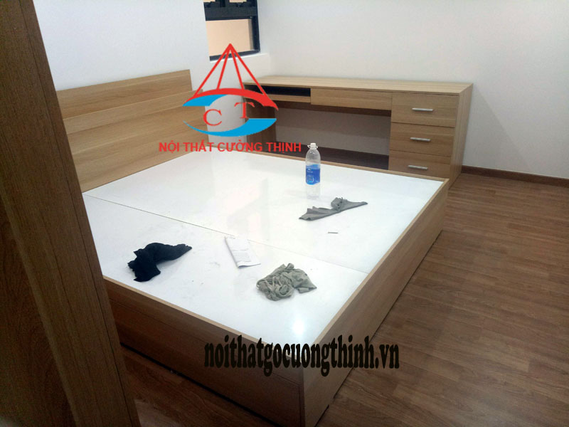 Giường ngủ có 4 ngăn kéo và bàn làm việc cho căn hộ chung cư tại Quận 9