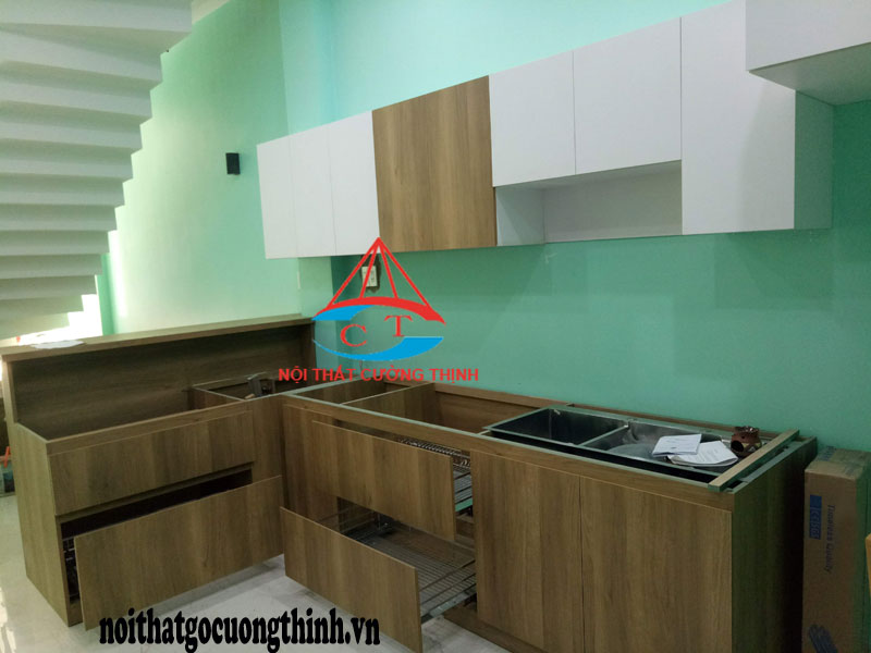 Tủ bếp gỗ công nghiệp nhỏ gọn đẹp hiện đại đóng tại Quận Thủ Đức