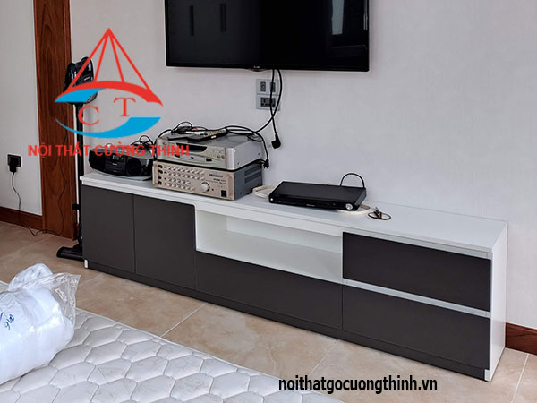 Kệ tivi phòng khách bằng gỗ đơn giản đẹp và hiện đại