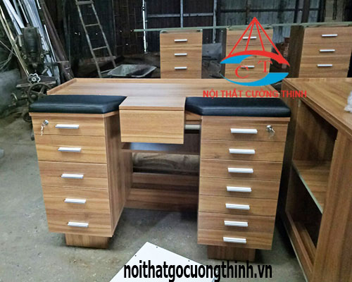 Mẫu bàn làm việc có ngăn kéo 1m2 đẹp
