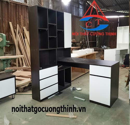 Mẫu bàn làm việc học tập chữ L có kệ hiện đại