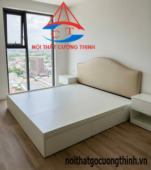 Mẫu giường bọc da tích hợp nhiều ngăn kéo lưu trữ thông minh giúp tối ưu diện tích.