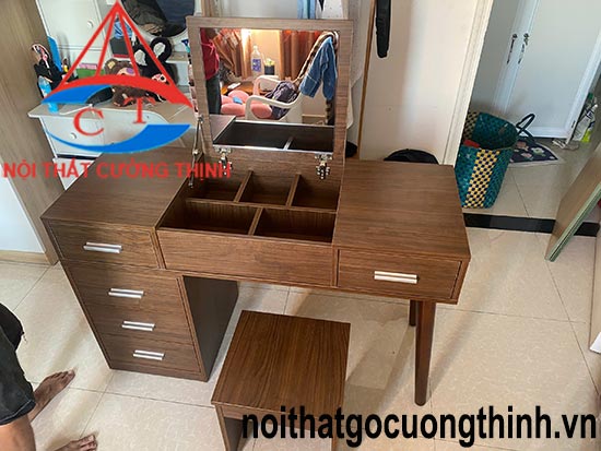 Mẫu bàn trang điểm vân gỗ màu nâu đẹp sang trọng