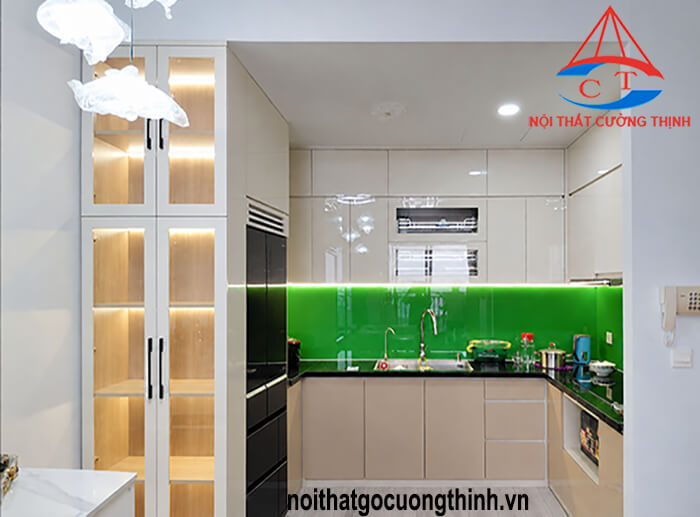 Tủ Bếp Gỗ Nhựa Kết Hợp Tủ Rượu Acrylic Đóng Theo Yêu Cầu