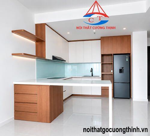 Tủ bếp chữ L kịch trần kèm quầy hiện đại