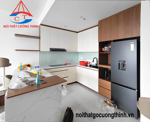Mẫu tủ bếp hình L tích hợp quầy đảo bếp kiểu chữ U
