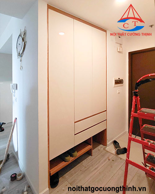 Mẫu tủ đựng giày dép âm tường gỗ công nghiệp chống ẩm đẹp kịch trần